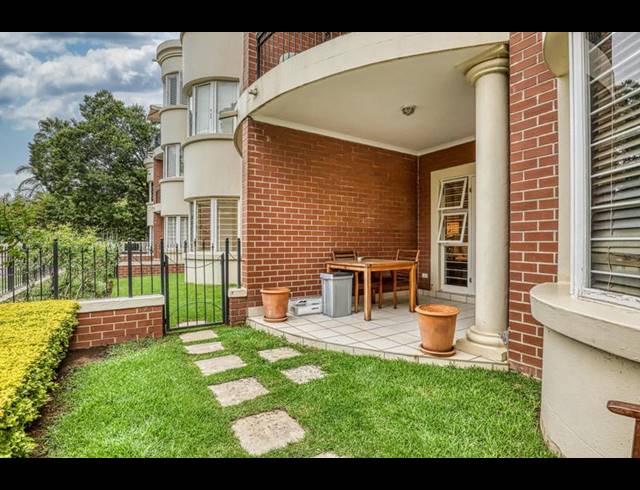 2 BEDROOM TOWNHOUSE FOR SALE IN MELROSE NORTH